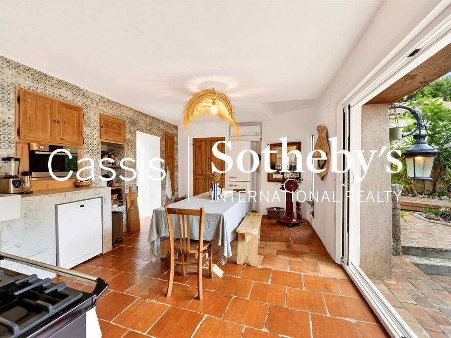 House Cassis