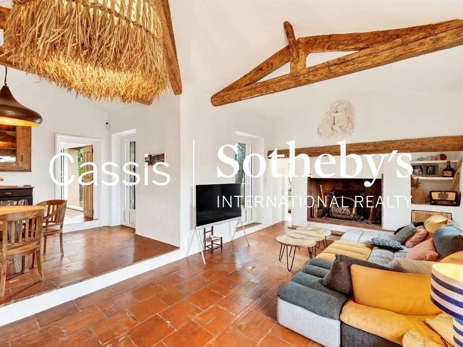 House Cassis