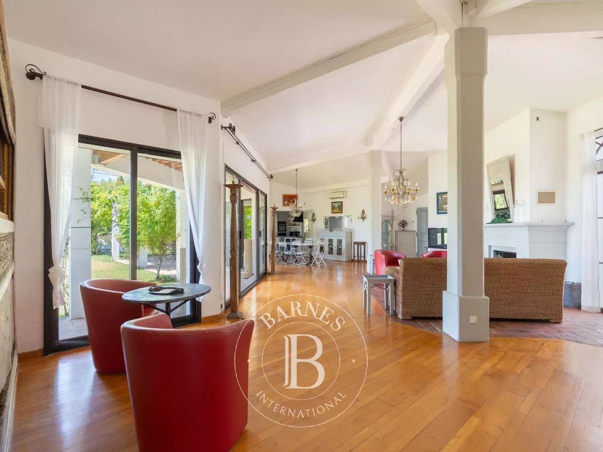 House Cassis