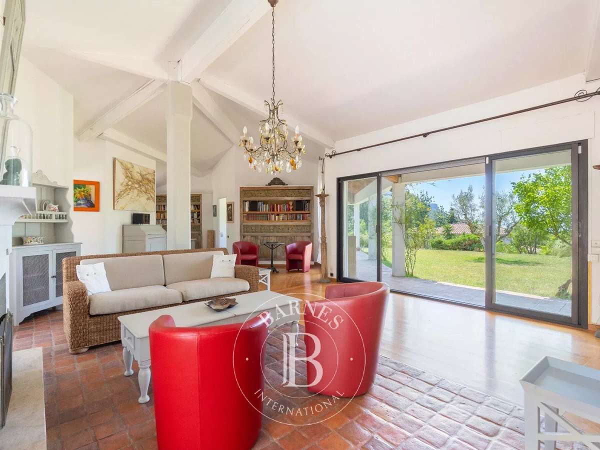House Cassis