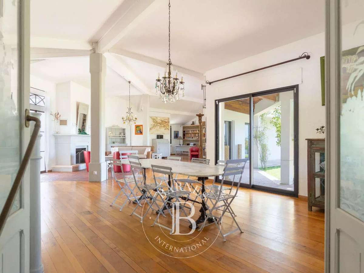 House Cassis