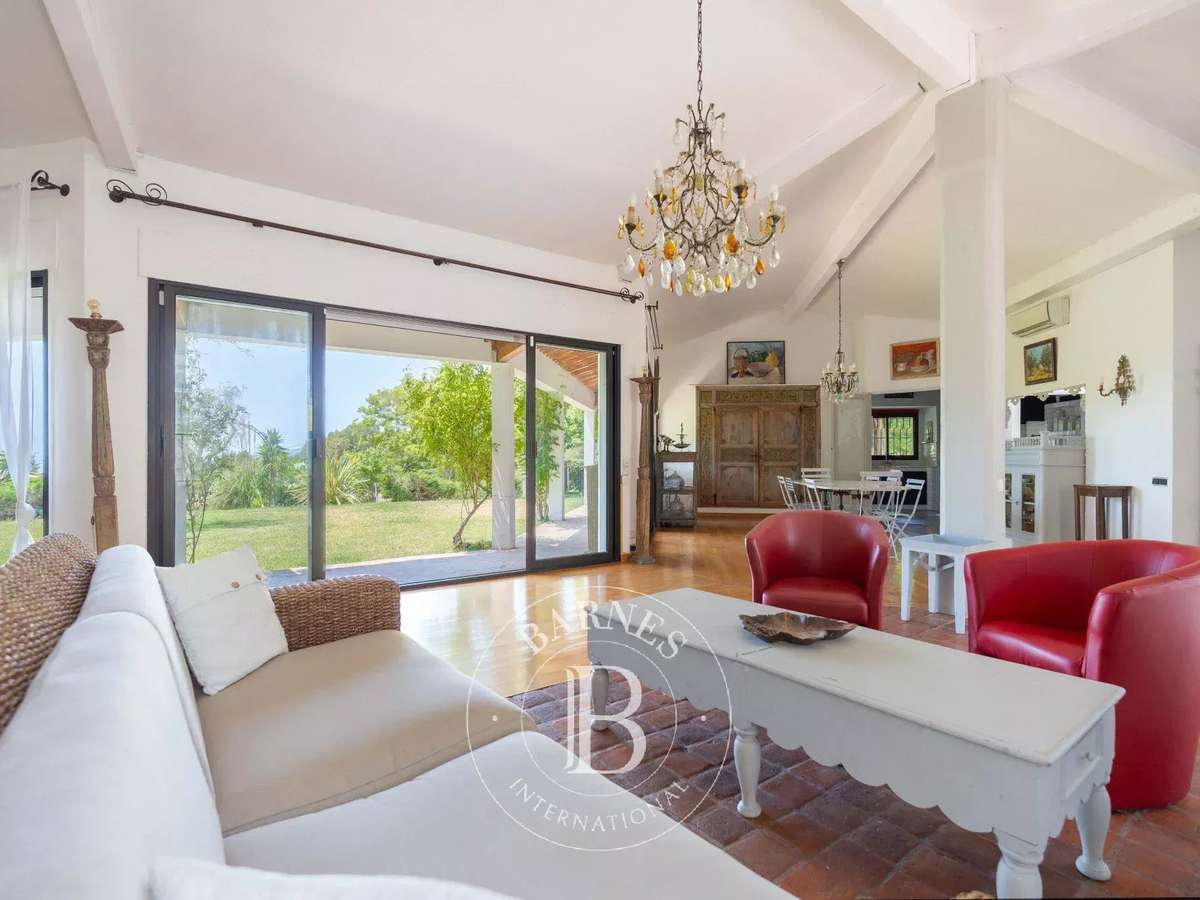 House Cassis