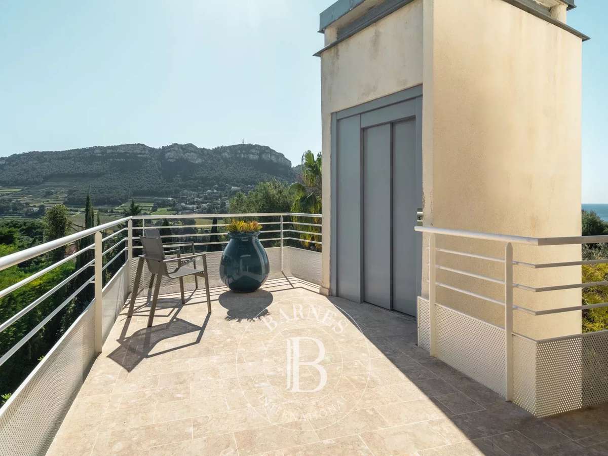 House Cassis