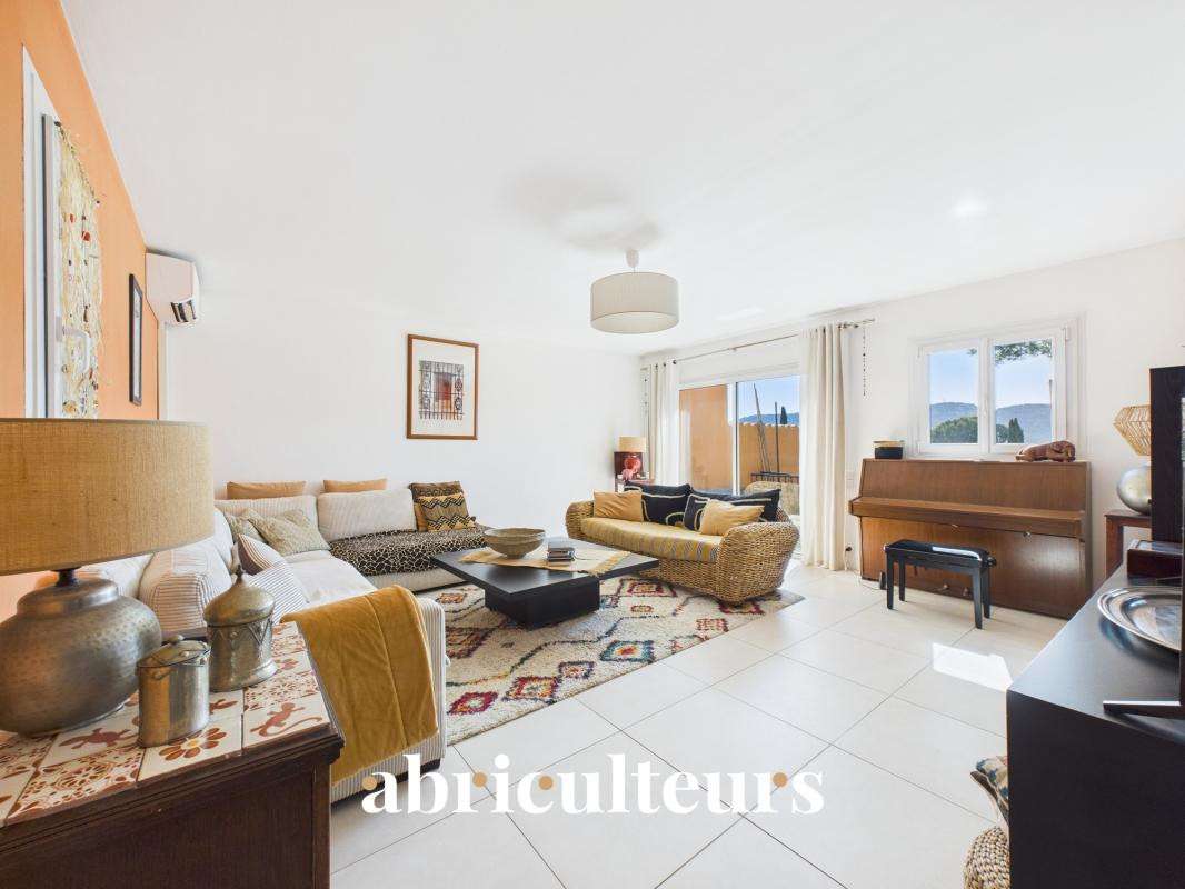 House Cassis