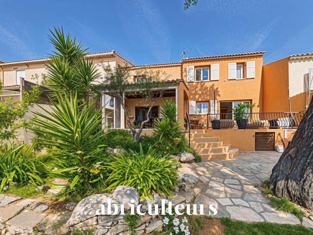 House Cassis