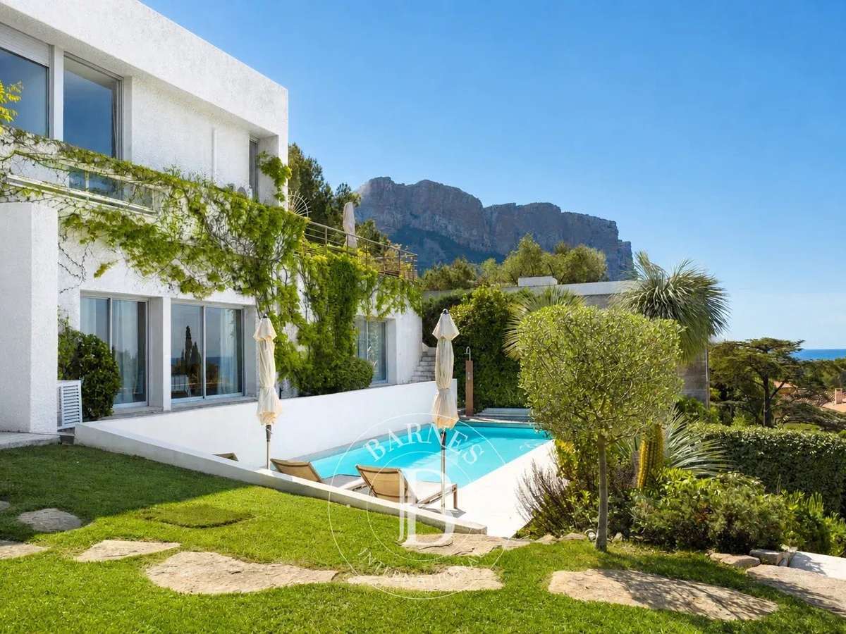 House Cassis