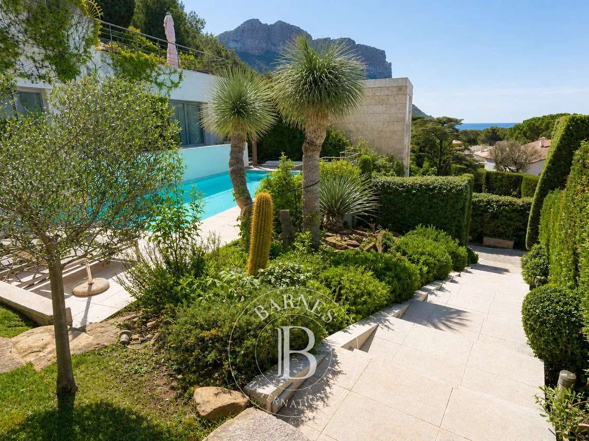 House Cassis