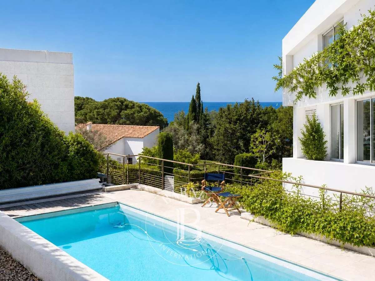House Cassis