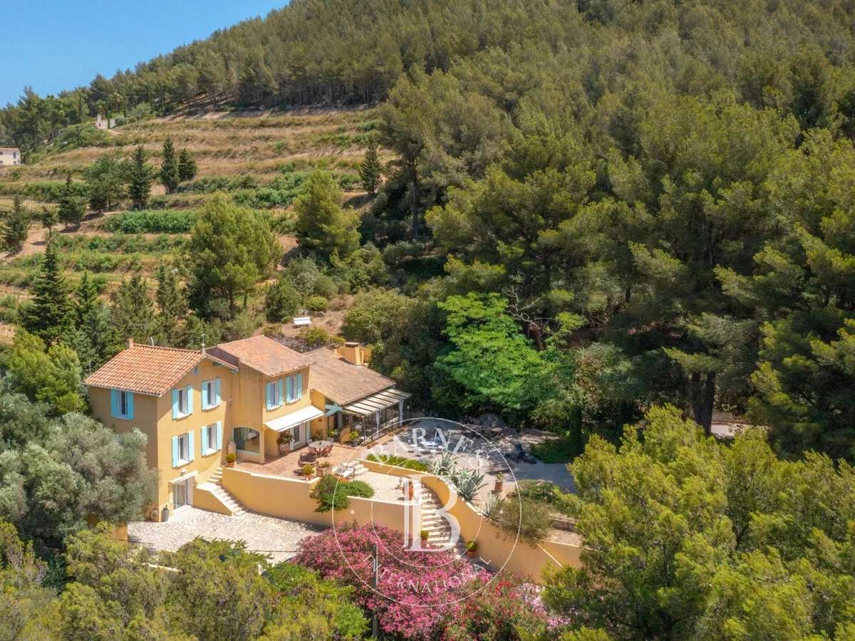 Property Cassis