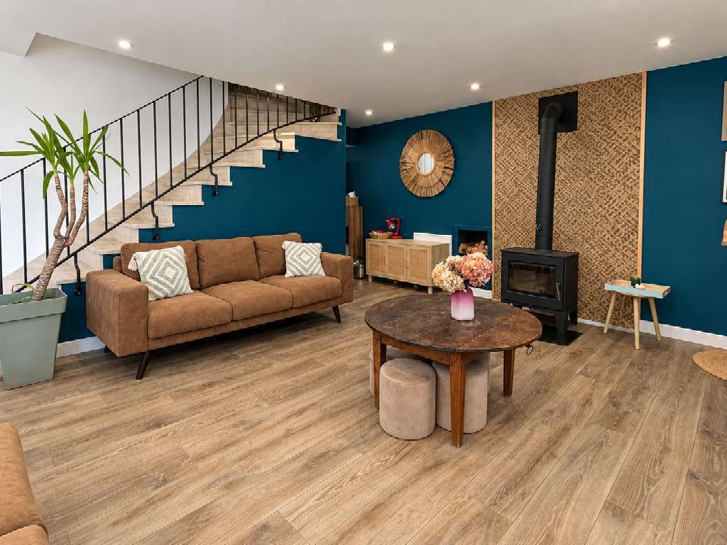 Maison Cast