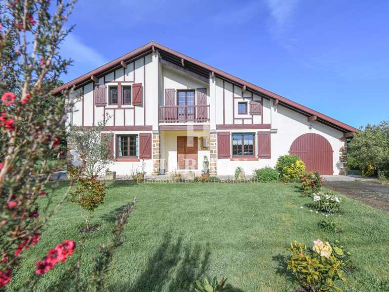 Propriété Castagnède - 5 chambres - 260m²