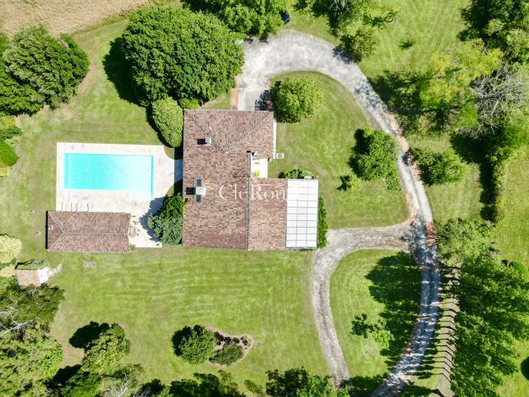 House Casteljaloux - 3 bedrooms - 270m²