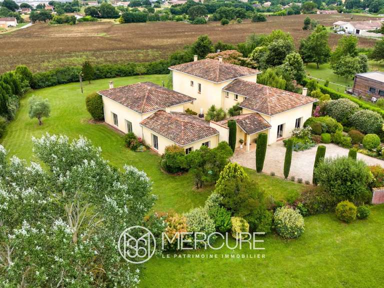 Villa Castelnau-d'Estrétefonds - 4 bedrooms - 405m²