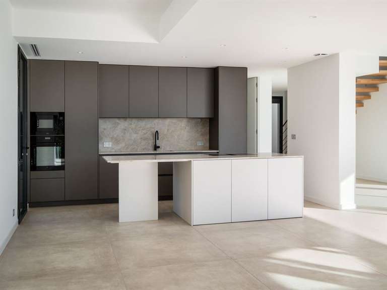 House Castelnau-le-Lez - 4 bedrooms - 300m²