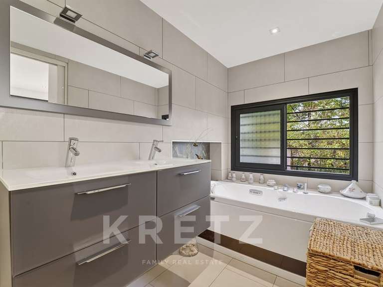 Maison Castelnau-le-Lez - 4 chambres - 215m²