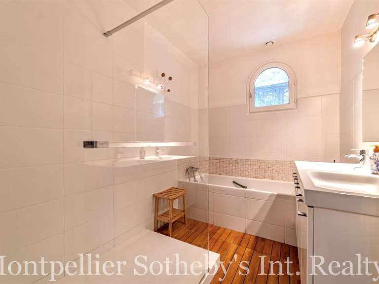 House Castelnau-le-Lez - 4 bedrooms - 230m²