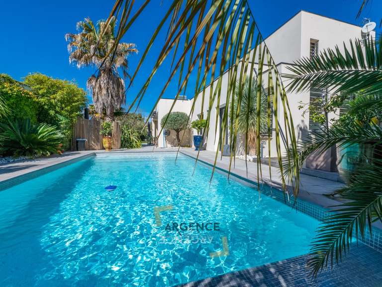 Maison Castelnau-le-Lez - 4 chambres - 200m²