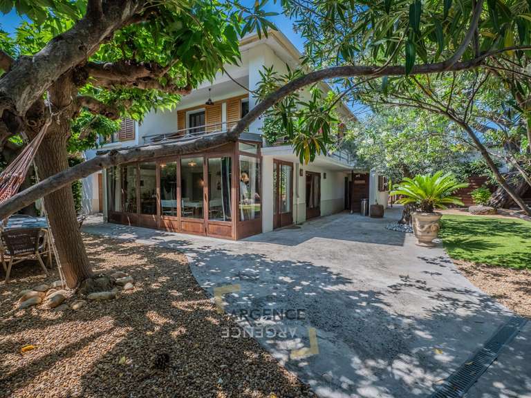 Maison Castelnau-le-Lez - 4 chambres - 195m²