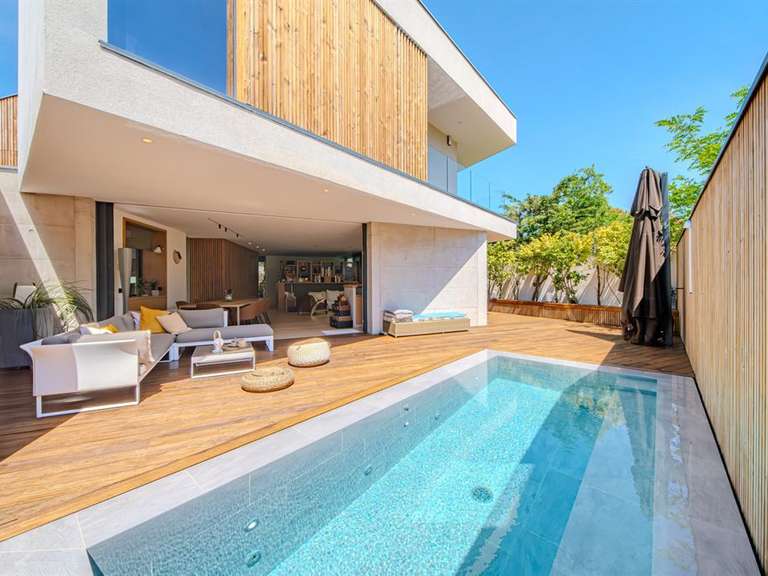 Maison Castelnau-le-Lez - 5 chambres - 313m²