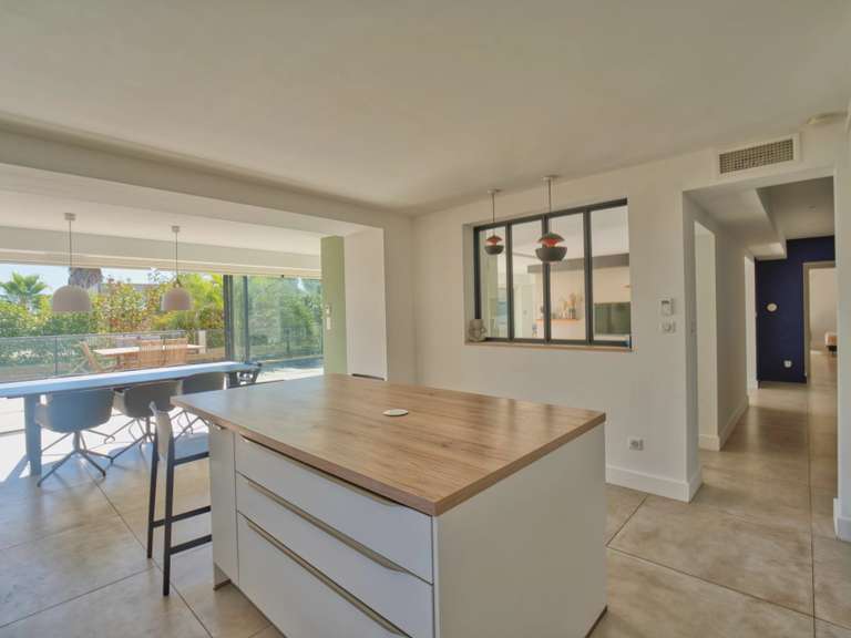 Maison Castelnau-le-Lez - 4 chambres - 245m²