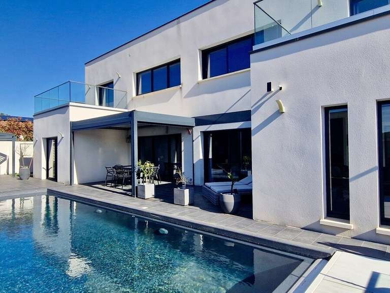 Villa Castelnau-le-Lez - 4 chambres - 218m²