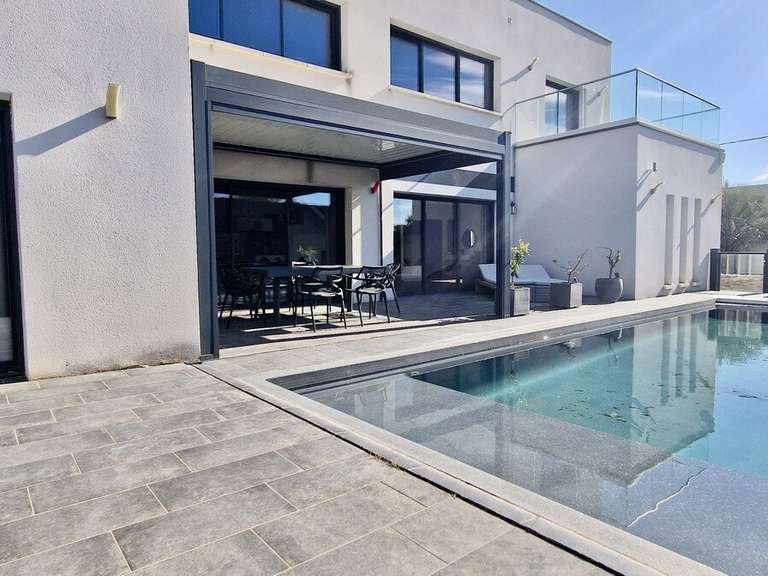 Villa Castelnau-le-Lez - 4 chambres - 218m²