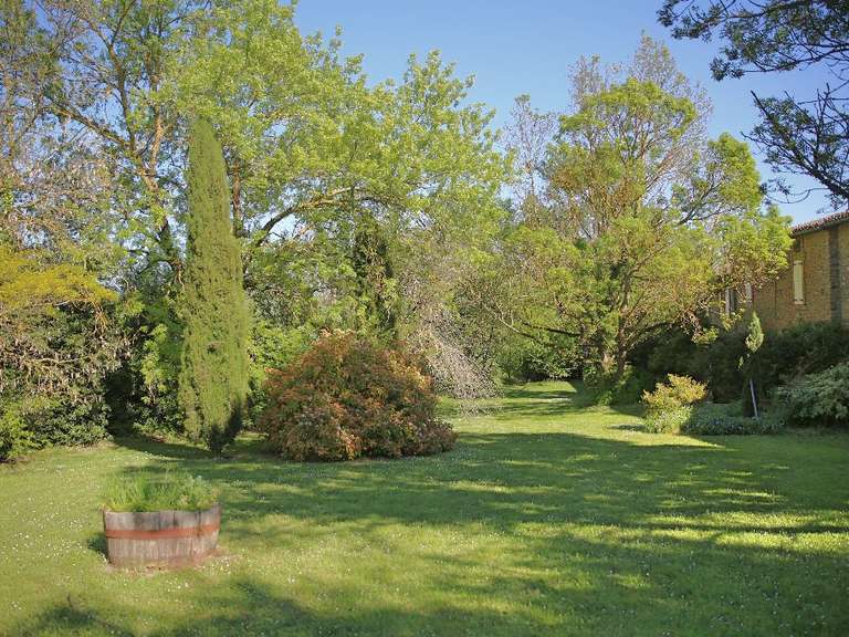 Bien atypique Castelnaudary - 12 chambres - 567m²