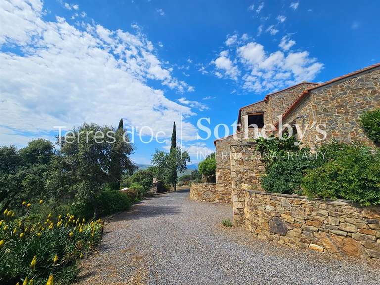 Maison Castelnou - 6 chambres - 340m²
