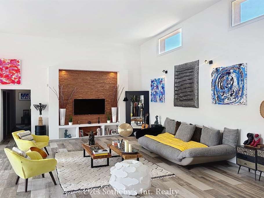 House Castillon-du-Gard