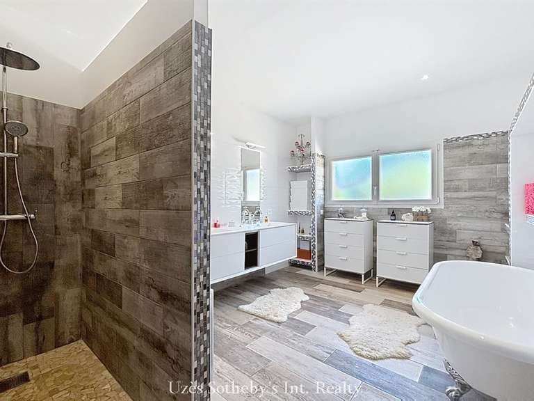 Maison Castillon-du-Gard - 3 chambres - 210m²