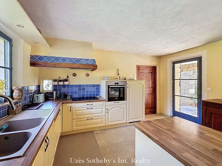 Maison Castillon-du-Gard - 4 chambres - 200m²