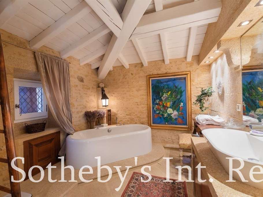 House Castillon-du-Gard