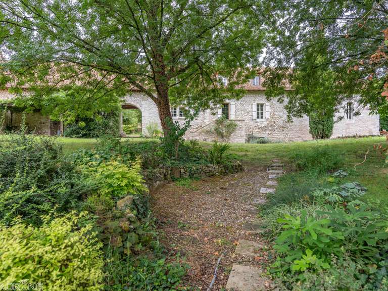 Maison Castillonnès - 5 chambres - 240m²