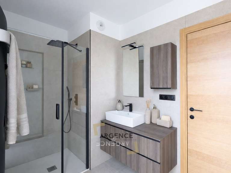 Appartement Castries - 3 chambres - 97m²