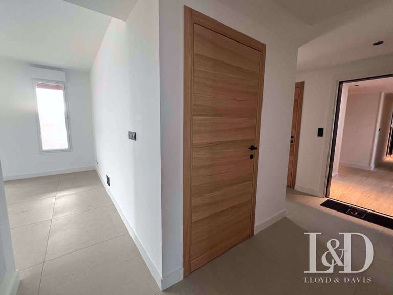 Appartement Castries - 3 chambres - 97m²