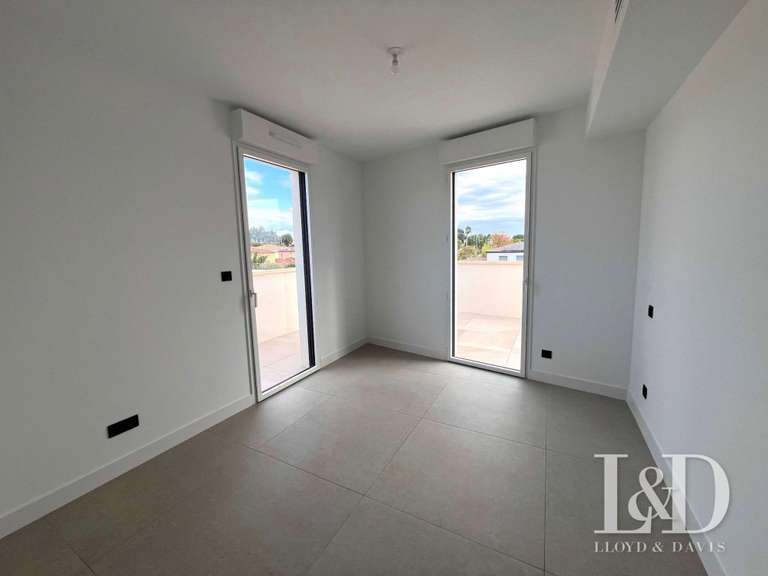 Appartement Castries - 3 chambres - 97m²