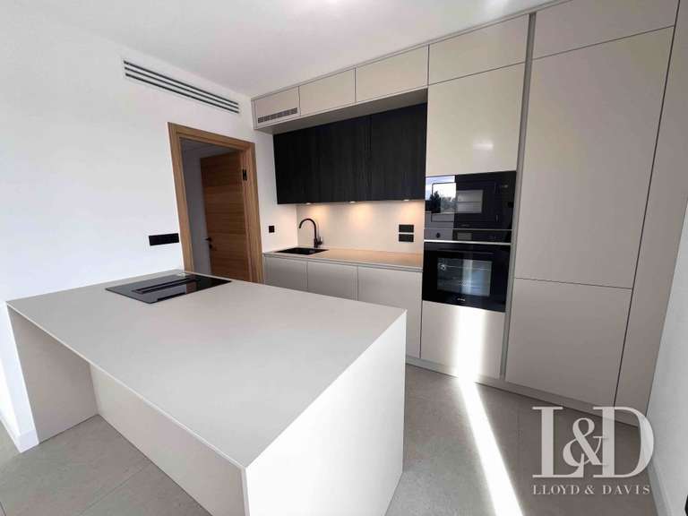 Appartement Castries - 3 chambres - 97m²