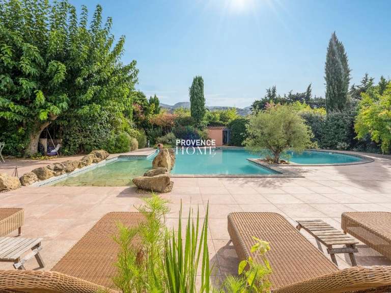 Maison Cavaillon - 7 chambres - 325m²