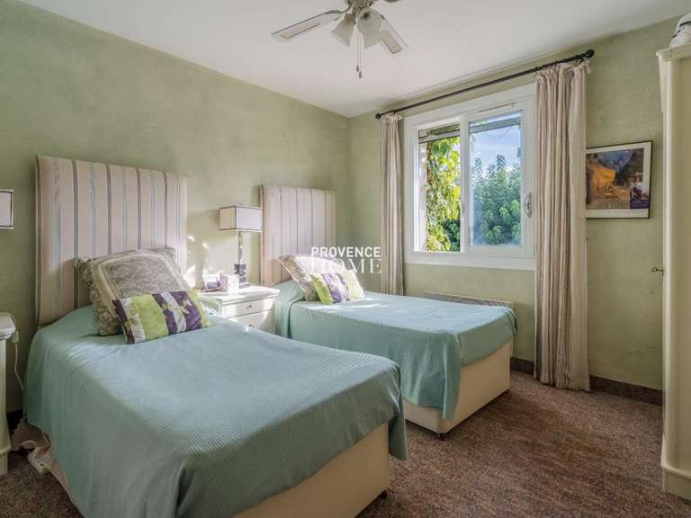 Maison Cavaillon - 7 chambres - 325m²