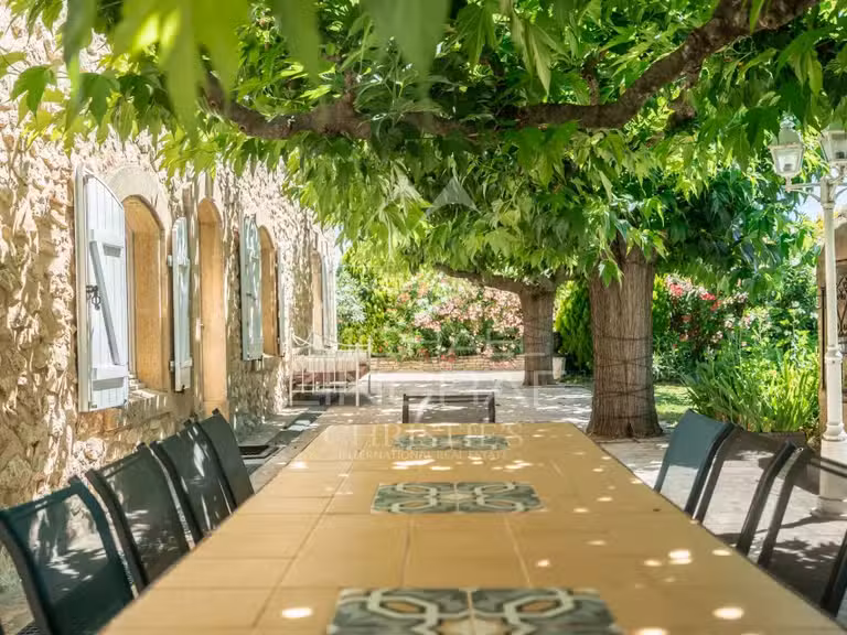 Maison Cavaillon - 9 chambres - 360m²