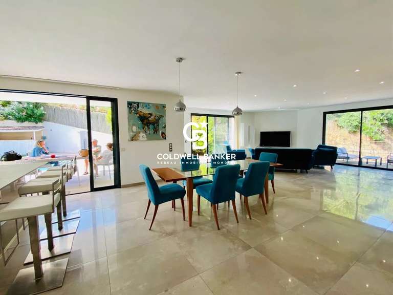 Maison Cavalaire-sur-Mer - 5 chambres - 180m²