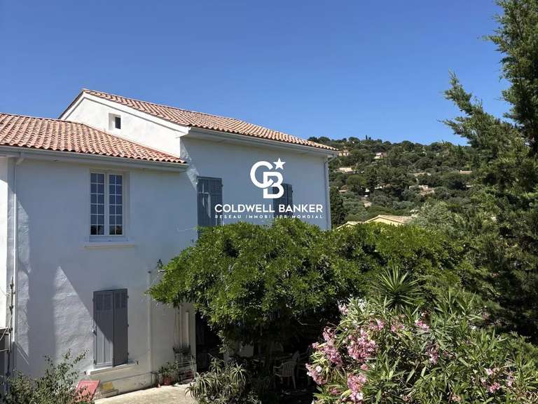 Maison Cavalaire-sur-Mer - 9 chambres - 321m²