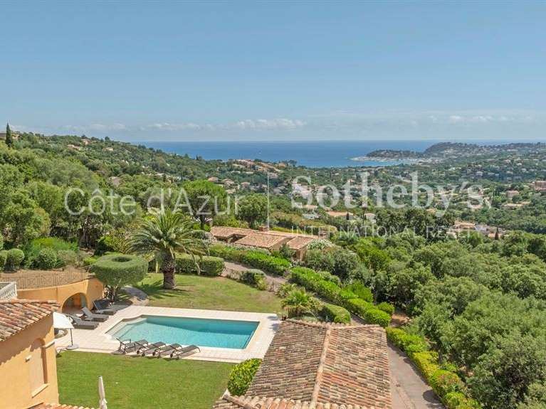 Maison Cavalaire-sur-Mer - 6 chambres - 495m²