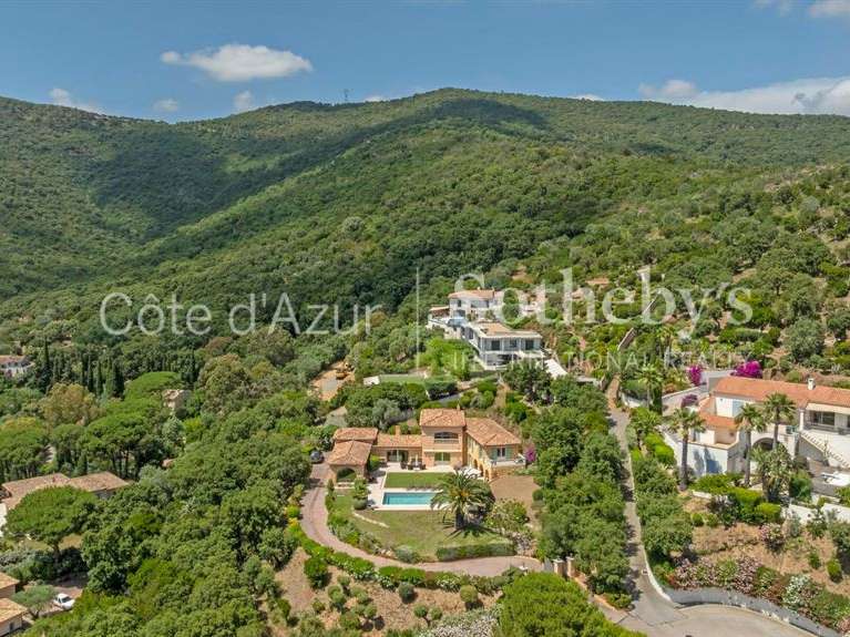 Maison Cavalaire-sur-Mer - 6 chambres - 495m²