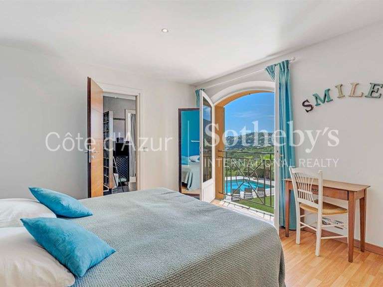 Maison Cavalaire-sur-Mer - 6 chambres - 495m²