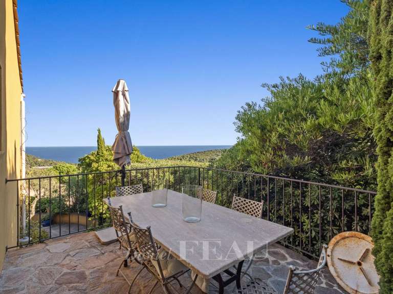 Villa with Sea view Cavalaire-sur-Mer - 5 bedrooms - 200m²