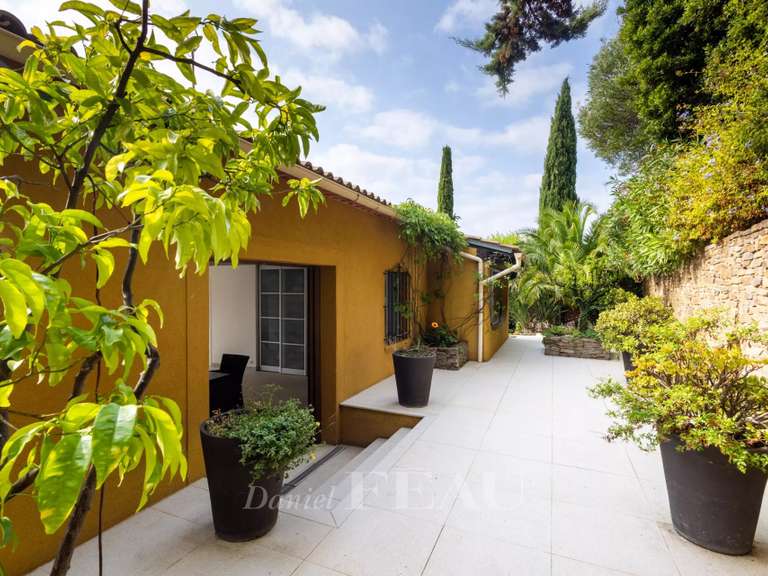 Villa with Sea view Cavalaire-sur-Mer - 5 bedrooms - 200m²