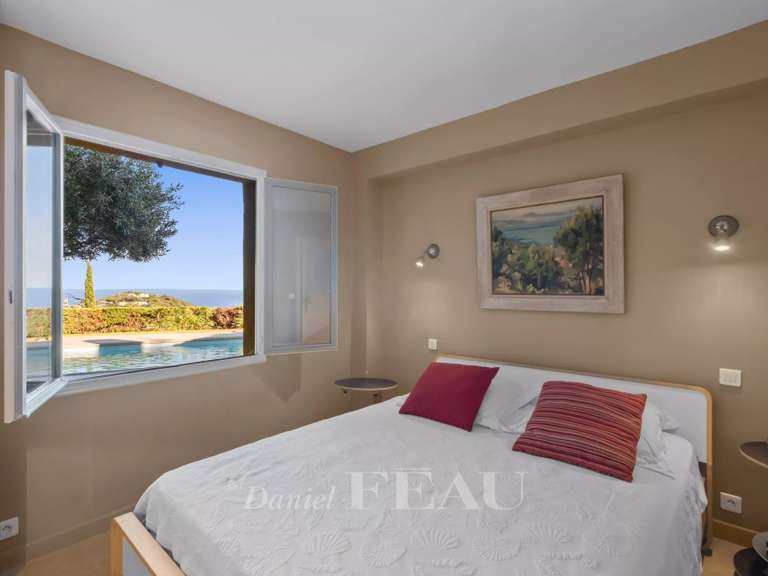 Villa with Sea view Cavalaire-sur-Mer - 5 bedrooms - 200m²