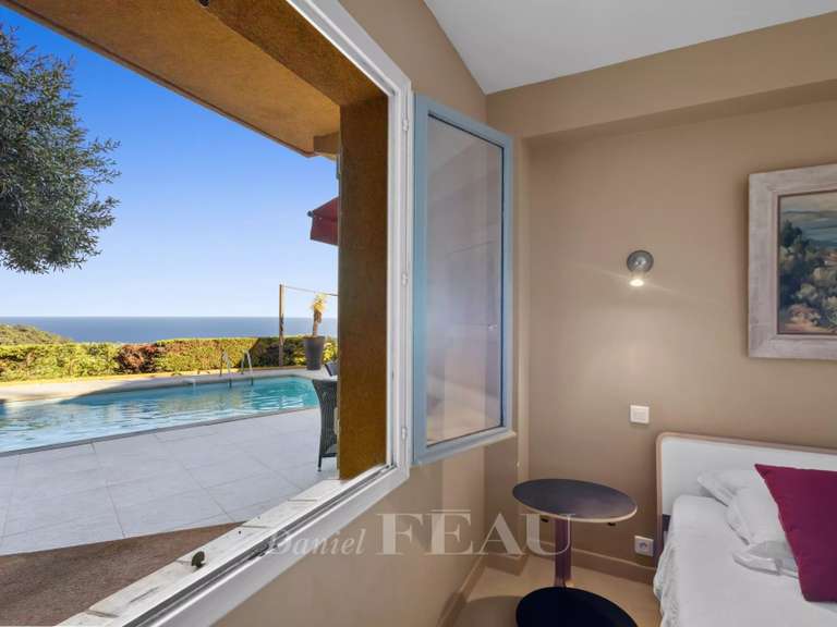 Villa with Sea view Cavalaire-sur-Mer - 5 bedrooms - 200m²