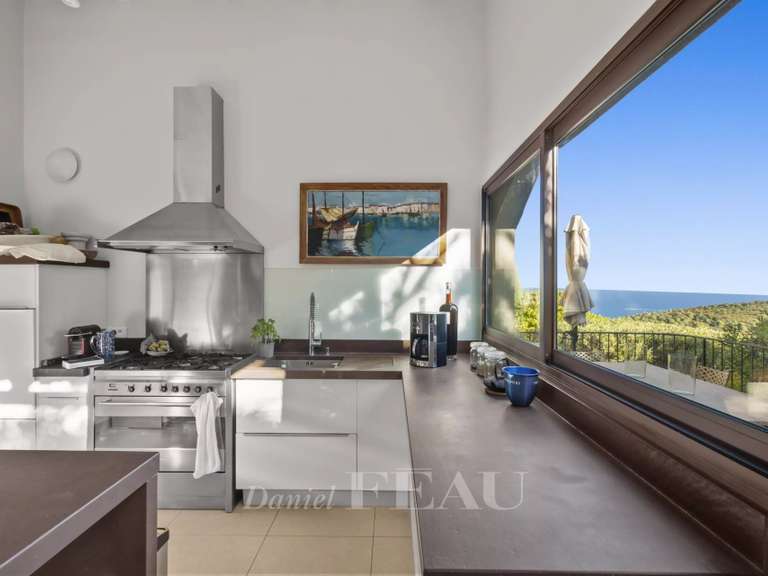 Villa with Sea view Cavalaire-sur-Mer - 5 bedrooms - 200m²